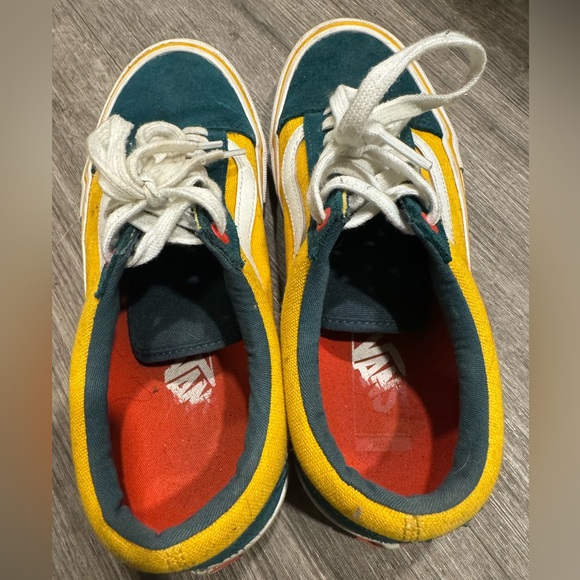 Vans - Picture 2 of 8